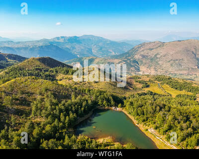 Il lago di Madh nel Parco Nazionale di esca in Albania Foto Stock