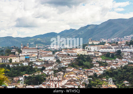 Città vista da sopra, Ouro Preto, Minas Gerais, Brasile Foto Stock