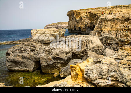 Gozo, la vicina isola di Malta, a nord-ovest della costa, costa rocciosa vicino a San Lawrenz, presso l'ex Azure Window, crollato, Buco Blu grotta, Foto Stock