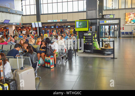 Roma, Italia - circa agosto, 2015: interni colpo di Roma - Aeroporto Internazionale di Fiumicino "Leonardo da Vinci". Foto Stock