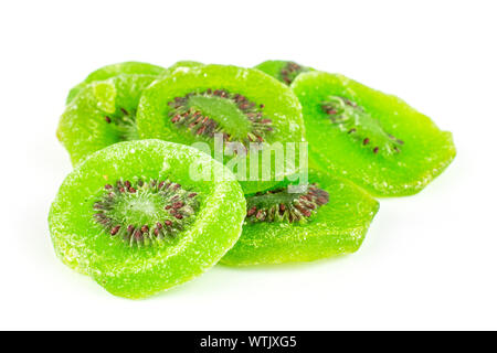 Sacco di fette di dolci verdi canditi di kiwi isolati su sfondo bianco Foto Stock