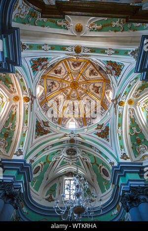 Interno della nuova Matera Chiesa del Purgatorio, vista della cupola del tetto e il soffitto, guardando verso l'alto, Matera, Basilicata, Italia meridionale Foto Stock