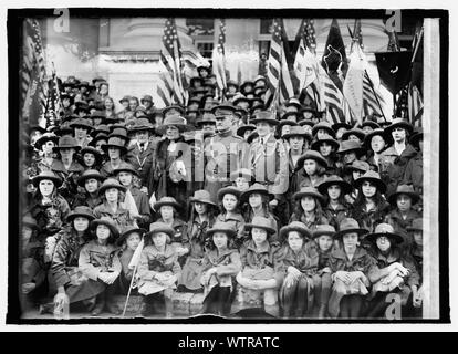 La sig.ra Harding, Gen'l Pershing, la sig.ra Benedetto Crowell, [5/7/21] Foto Stock