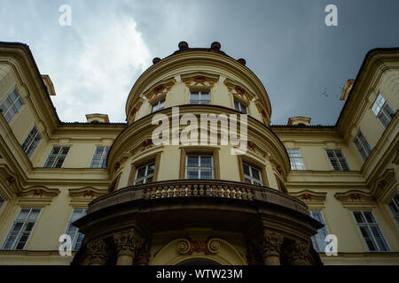 Prag, Cechia. 05 Sep, 2019. Vista esterna del Palais Lobkowicz, la sede dell'Ambasciata tedesca nella Repubblica Ceca. Dal mese di agosto 1989 rifugiati dell'ex Repubblica democratica tedesca hanno cercato rifugio qui. (A DPA-storia: 30 anni Praga ambasciata) Credito: Gregor Fischer/dpa/Alamy Live News Foto Stock