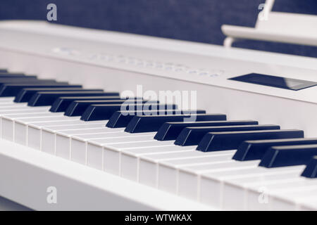 Bianco Avorio pianoforte digitale closeup Foto Stock