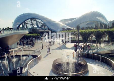 Shanghai, Shanghai, Cina. Xii Sep, 2019. Shanghai, Cina-Shanghai Disneyland popolare punch-in progetti: Mulan giardino, principessa di sogno Castello, cartoon IP sfilata di flottazione, giocattolo mobilitazione mostrano, Alice sonnambulismo Wonderland labirinto, domani le future concept car, Winnie l'Orso avventure, porto caraibico di pirateria e di spettacoli teatrali, ecc. Credito: SIPA Asia/ZUMA filo/Alamy Live News Foto Stock