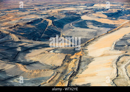 Ora chiuso miniera di carbone a Leigh Creek, Sud Australia, antenna shot Foto Stock