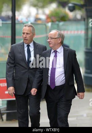 Ian Paisley Jnr MP (DUP: North Antrim) e Laurence Robertson MP (Tewkesbury) arrivano a Downing Street per un anno al numero 10, 2 settembre 201 Foto Stock