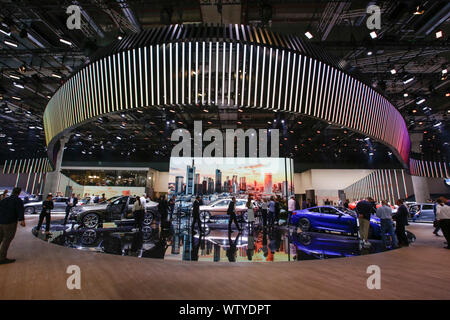 Francoforte, Germania. Undicesimo Sep, 2019. Panoramica dello stand della casa automobilistica tedesca BMW a 2019 Internationale Automobil-Ausstellung (IAA). (Foto di Michael Debets/Pacific Stampa) Credito: Pacific Press Agency/Alamy Live News Foto Stock