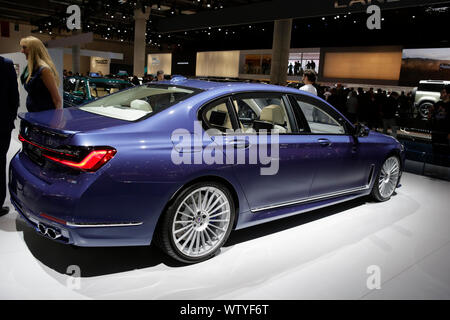 Francoforte, Germania. 26 Mar, 2017. La casa automobilistica tedesca alpina visualizza la BMW Alpina B7 biturbo Allrad Limousine SWITCH-Tronic al 2019 Internationale Automobil-Ausstellung (IAA). (Foto di Michael Debets/Pacific Stampa) Credito: Pacific Press Agency/Alamy Live News Foto Stock