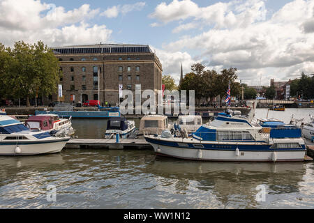 Arnolfini Arts Center, Bristol Harbourside, City of Bristol, Inghilterra, Regno Unito Foto Stock