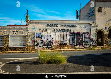 Frontiera Francia-spagna sulla D914 road, sulla costa mediterranea, Pirenei Orientale, Francia Foto Stock