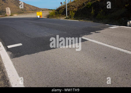 Frontiera Francia-spagna sulla D914 road, sulla costa mediterranea, Pirenei Orientale, Francia Foto Stock