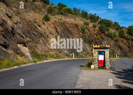 Frontiera Francia-spagna sulla D914 road, sulla costa mediterranea, Pirenei Orientale, Francia Foto Stock
