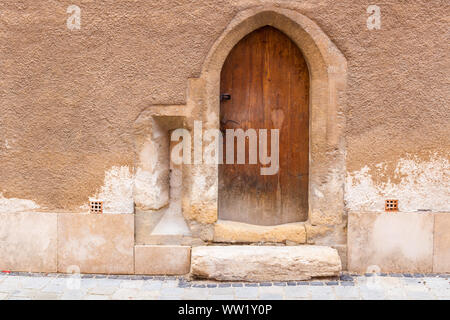 Porta Medioevale di vecchia casa gotica in Uj utca, Sopron, Ungheria Foto Stock