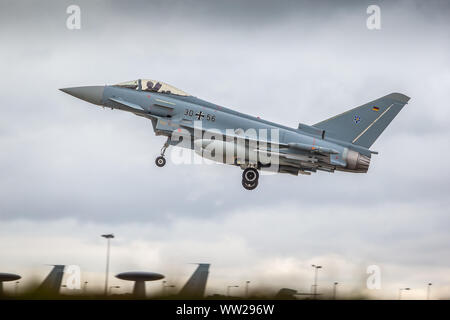 Esercizio guerriero Cobra 2019 - Il tifone 30+56 del tedesco della Air Force si diparte RAF Waddington, Lincolnshire, sull esercizio - 11 Settembre 2019 Foto Stock