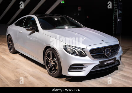 Francoforte, Germania - Sep 13, 2017: Mercedes-Benz Classe E E220d 4Matic vettura mostrata al salone di Francoforte IAA Motor Show. Foto Stock