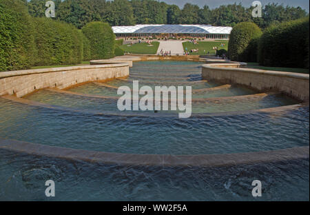 NORTHUMBERLAND; Alnwick Castle Gardens; la cascata Foto Stock