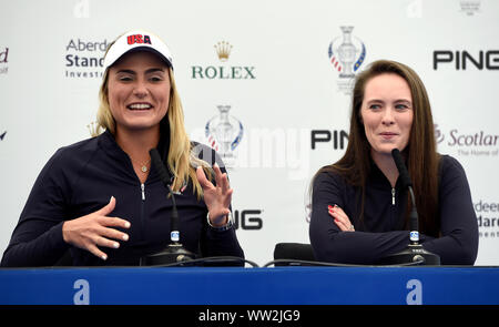 Il Team USA di Lexi Thompson (sinistra) e Brittany Altomare durante una conferenza stampa su anteprima giorno quattro del 2019 Solheim Cup a Gleneagles Golf Club, Auchterarder. Foto Stock