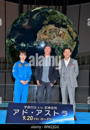 Tokyo, Giappone. Xii Sep, 2019. (L-R)ex astronauta Naoko Yamazaki, Brad Pitt e ex astronauta Mamoru Mouri partecipare alla conferenza stampa per il film " Ad Astra" presso il Museo Nazionale della Scienza emergente e innovazione 'Miraikan' a Tokyo in Giappone il Giovedì 12 Settembre, 2019. Foto di Keizo Mori/UPI Credito: UPI/Alamy Live News Foto Stock