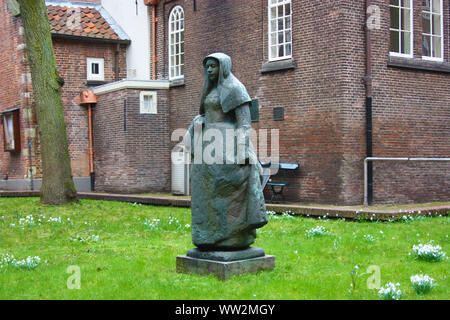 Il quartiere delle beghine di Amstedam. Beghinaggio nel giardino segreto delle beghine di Amsterdam su un inverno giorno nuvoloso Foto Stock