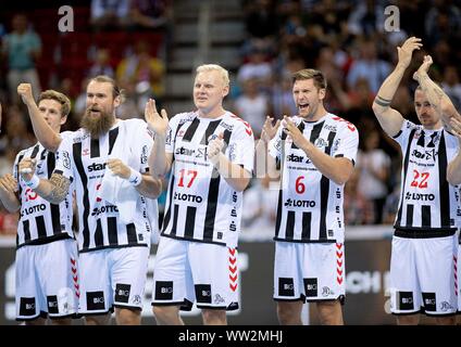 Il giubilo KI, a sinistra e a destra di Rune DAHMKE (KI), Pavel HORAK (KI), Patrick WIENCEK (KI), Harald REINKIND (KI), Ole RAHMEL (KI), pallamano Super Cup 2019, SG Flensburg-Handewitt (FL) - THW Kiel (KI) 32:31 (in sette metri di tiro), su 21.08.2019 in Duesseldorf/Germania. € | Utilizzo di tutto il mondo Foto Stock