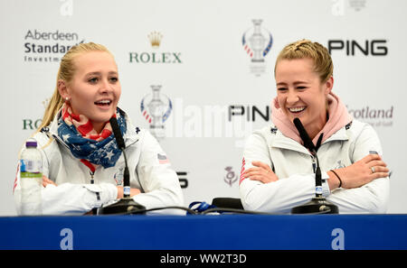 Il Team USA di Jessica Korda (sinistra) e Nelly Korda durante una conferenza stampa su anteprima giorno quattro del 2019 Solheim Cup a Gleneagles Golf Club, Auchterarder. Foto Stock