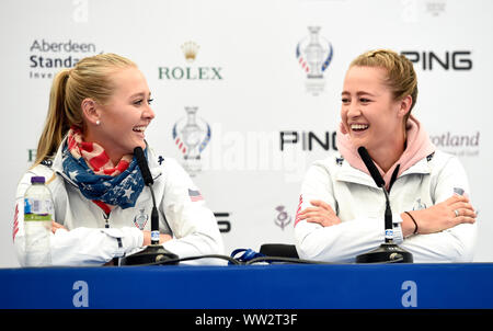 Il Team USA di Jessica Korda (sinistra) e Nelly Korda durante una conferenza stampa su anteprima giorno quattro del 2019 Solheim Cup a Gleneagles Golf Club, Auchterarder. Foto Stock