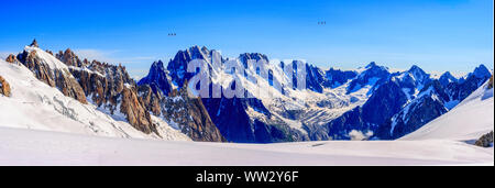 Il Glacier du Talefre come si vede da la Vallee Blanche Foto Stock