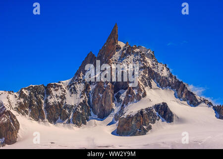 Dent du Geant visto da la Valle Blanche Foto Stock