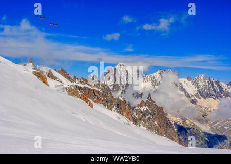 Aiguille du plan (sinistra) e Glaciar du Talefre Foto Stock