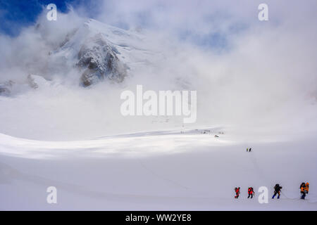 Alpinismo team corda sul Glacier du Geant Foto Stock