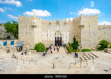 Israele, distretto di Gerusalemme, Gerusalemme. Porta di Damasco, uno dei principali accessi alla città vecchia. Foto Stock