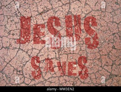 Gesù vive Gesù salva e il pesce icthus il segno per i credenti Foto Stock