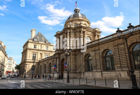 Il senato della Francia situato presso il Palazzo del Lussemburgo nel 6 ° arrondissement di Parigi Foto Stock