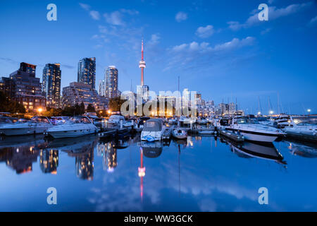 Toronto skyline della città di notte, Ontario, Canada Foto Stock