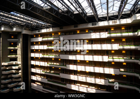 Fotografia di interni di un hotel. Embassy Suites by Hilton, Des Moines, Iowa, USA. Nessuna proprietà release. Foto Stock