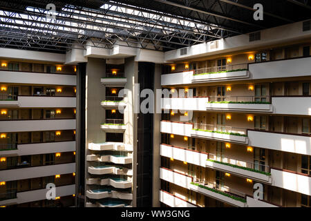 Fotografia di interni di un hotel. Embassy Suites by Hilton, Des Moines, Iowa, USA. Nessuna proprietà release. Foto Stock