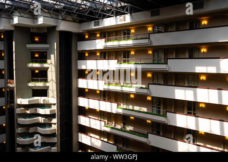 Fotografia di interni di un hotel. Embassy Suites by Hilton, Des Moines, Iowa, USA. Nessuna proprietà release. Foto Stock