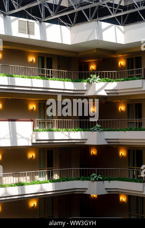 Fotografia di interni di un hotel. Embassy Suites by Hilton, Des Moines, Iowa, USA. Nessuna proprietà release. Foto Stock