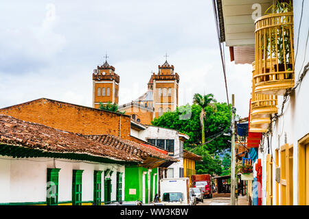 Centro coloniale e la chiesa nel centro di Jerico, Colombia Foto Stock