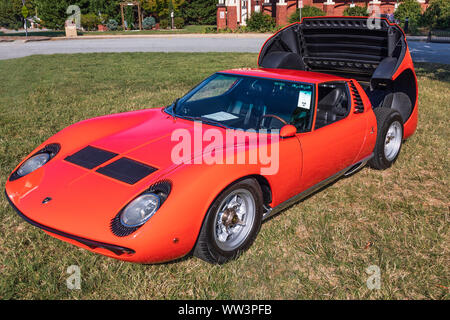 HICKORY, NC, Stati Uniti d'America-7 SETTEMBRE 2019: l'annata 1967 Lamborghini Miura P400. Foto Stock