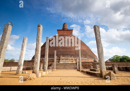 Polonnaruwa/ Sri Lanka - Agosto 07 2019: Jetavana Dagoba è uno dei punti di riferimento centrale nella sacra città del patrimonio mondiale Anuradhapura, Sri Lanka, Foto Stock