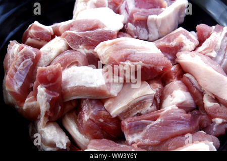 Foto di fettine di crudo fresco pancetta di maiale Foto Stock