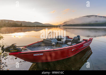 Nictau lago di montagna provinciale Carleton Par di sunrise, New Brunswick, Canada Foto Stock