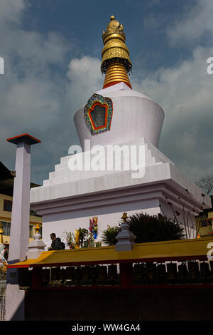 Vista del Do Drul chortens in Gangtok nello stato del Sikkim in India Foto Stock