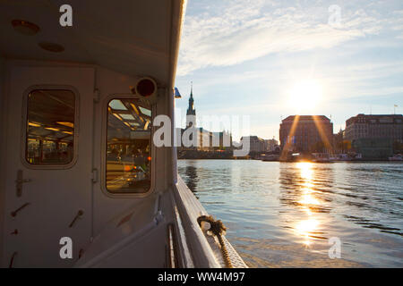 Barca di lancio sulla parte interna Alster. Canal viaggio Amburgo. Foto Stock