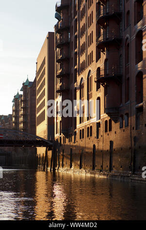 Wandrahmsfleet nella storica Speicherstadt di Amburgo. Canal viaggio Amburgo. Foto Stock