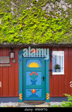 Tradizionalmente verniciati porta anteriore in corrispondenza di un capitano della casa, centro termale Mar Baltico Prerow, DarÃŸ, Fischland-Darß-Zingst, Mar Baltico, Meclemburgo-Pomerania Occidentale, Germania Foto Stock