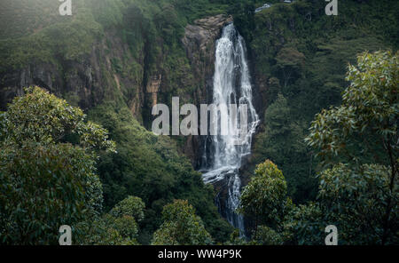 Bella cascata paesaggio in Sri Lanka Foto Stock